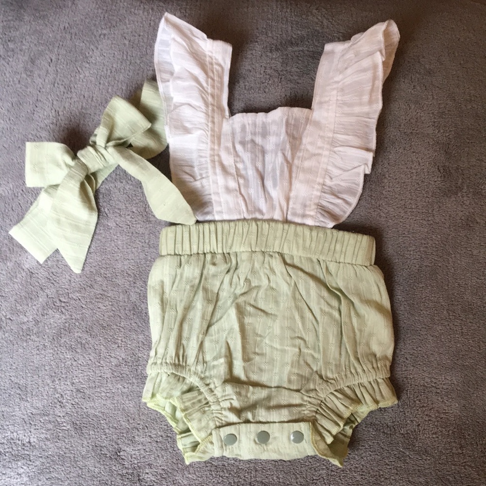 NWOT green and white cotton pinafore